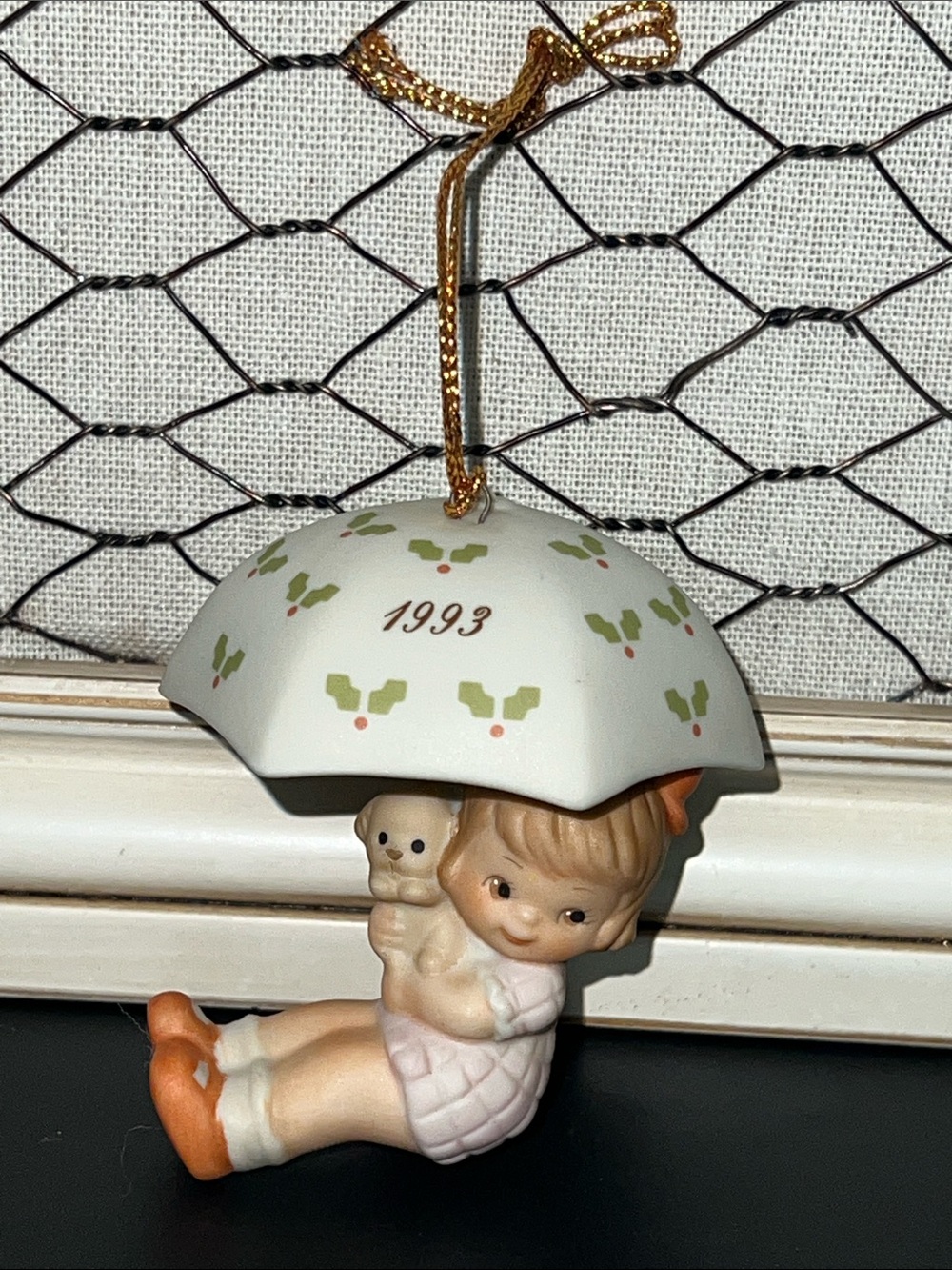 Vintage 1993 Enesco Memories of Yesterday Christmas Ornament
